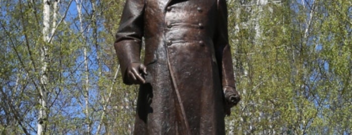 Monument to Georgy Zhukov is one of Скульптуры и памятники  на улицах Н.Новгорода.
