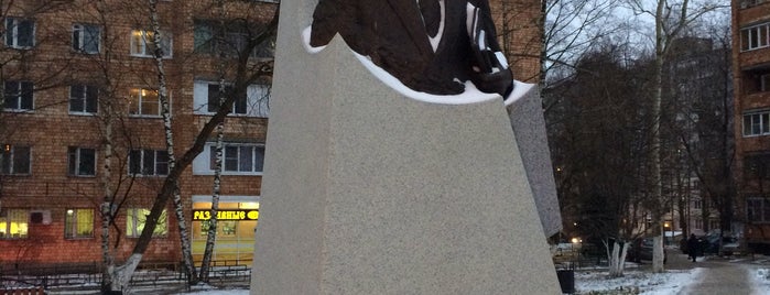 Monument to Andrey Sakharov is one of Скульптуры и памятники  на улицах Н.Новгорода.