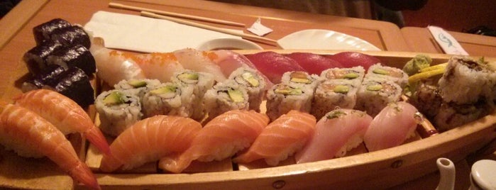 Toto Sushi is one of Lugares favoritos de Lindsay.