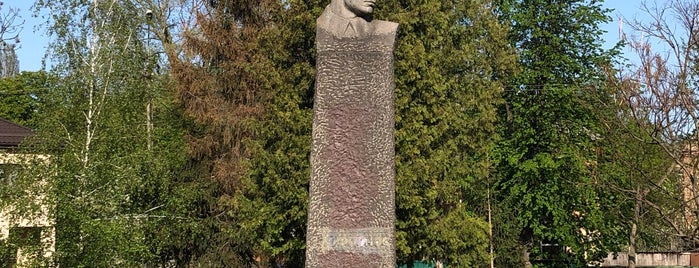 Монумент Кирпоносу is one of Q.