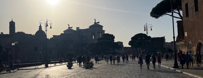 Via dei Fori Imperiali is one of Top favorites places.