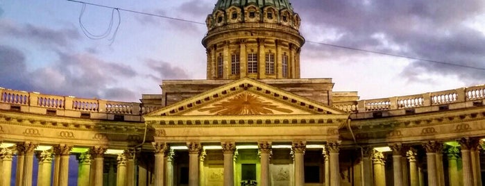 The Kazan Cathedral is one of СПБ.