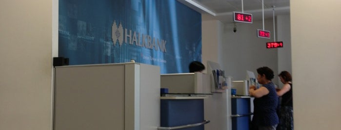 Halkbank is one of สถานที่ที่ Onur ถูกใจ.