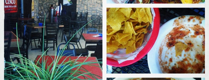 Las Pinatas Restaurant & Cantina is one of Lunch.