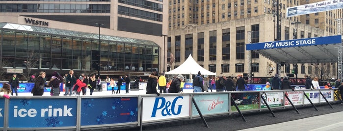 US Bank Ice Rink on Fountain Square is one of Places for Dates.