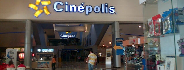 Cinépolis is one of Francisco Adunさんのお気に入りスポット.