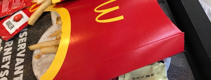 McDonald's is one of Lieux qui ont plu à Gabriel.