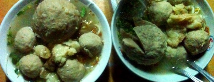 Bakso Pak Yanto is one of Wisata kuliner.