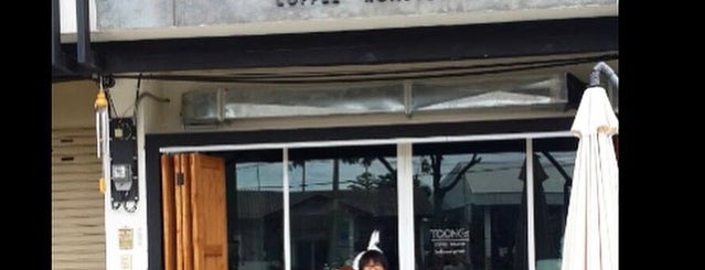 TOONGs Coffee Roaster is one of Tempat yang Disukai Ilya.