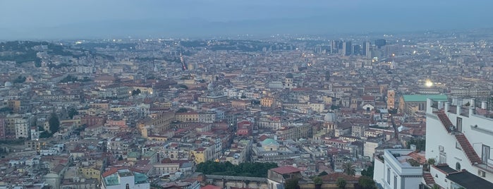 Napoli is one of Tempat yang Disukai Naila.
