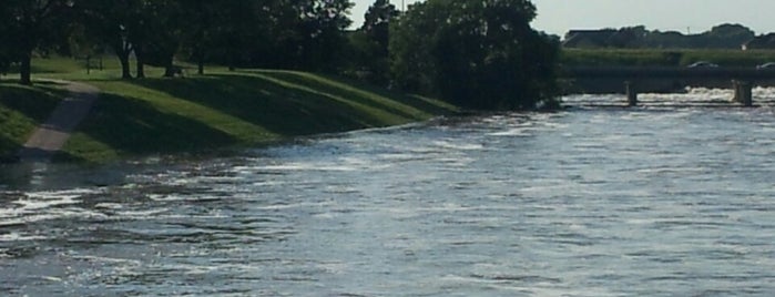 Big Arkansas River Park is one of Lugares favoritos de Josh.