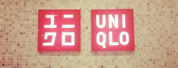 UNIQLO (ユニクロ) is one of Lugares favoritos de Eric.