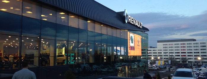 Renault Retail Group Avenida De Burgos is one of Orte, die Miguel gefallen.