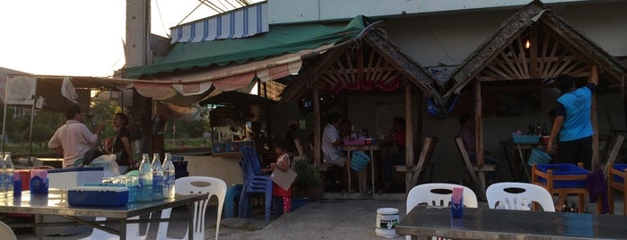 ร้านส้มตำกำแพง is one of Huahin.