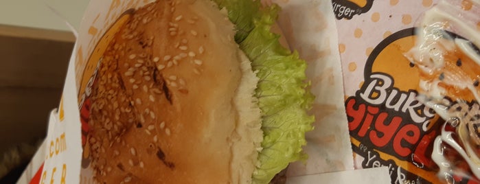Burger Yiyelim is one of สถานที่ที่ Mustafa ถูกใจ.