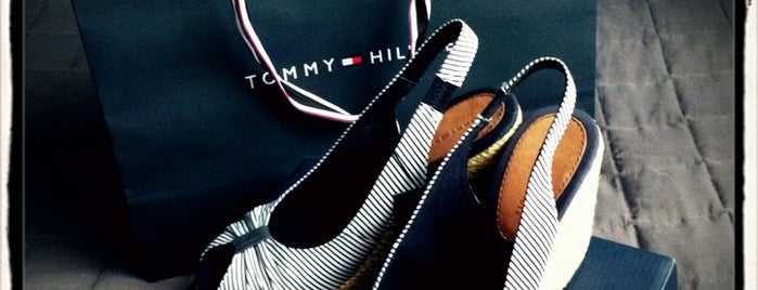 Tommy Hilfiger is one of Locais curtidos por иона.