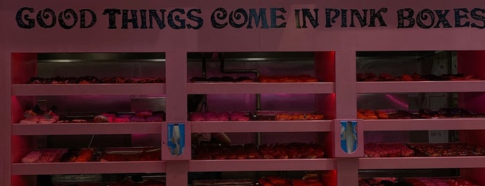 Voodoo Doughnut Universal CityWalk Orlando is one of Priscila'nın Beğendiği Mekanlar.