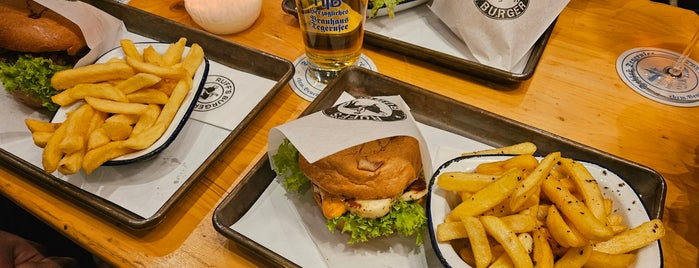 Ruff’s Burger is one of München Restaurant.
