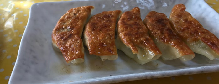 餃子ショップ is one of Orte, die Sada gefallen.