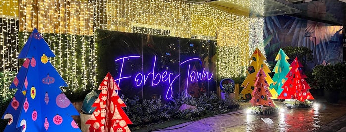 Forbes Town Center is one of สถานที่ที่ Shank ถูกใจ.