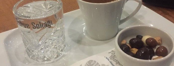 Kahve Sokağı is one of Lugares favoritos de Seçil.