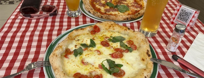 Mammina Pizzeria e cucina genuina is one of สถานที่ที่บันทึกไว้ของ Cecilia.