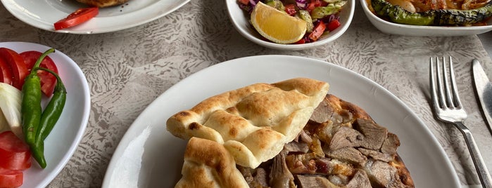 Limonlu Bahçe Büryan is one of Yemek.