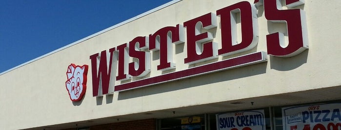 Wisted's is one of สถานที่ที่ Ann ถูกใจ.