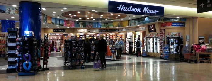 Hudson News is one of สถานที่ที่ Ben ถูกใจ.