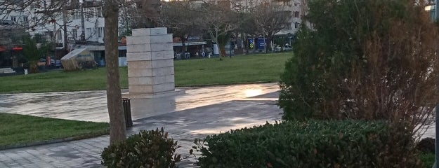 Nazım Hikmet Meydanı is one of Locais curtidos por Mutlu.