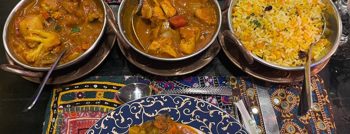 Tulsi Indian Cuisine is one of Restaurantes a conferir.