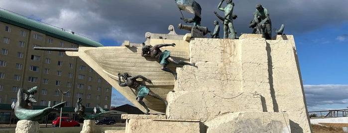 Monumento Tripulantes Goleta Ancud is one of Punta Arenas y las historias de familia..