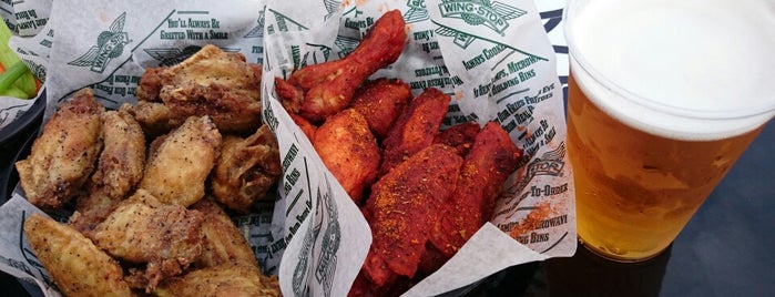 Wing Stop Sports is one of Locais curtidos por Maru.