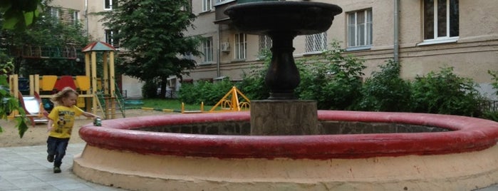 Двор с фонтаном is one of Tempat yang Disukai P.O.Box: MOSCOW.