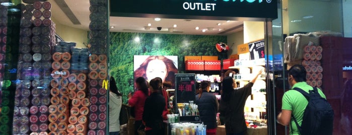 The Body Shop Outlet is one of Lugares favoritos de Aishah.