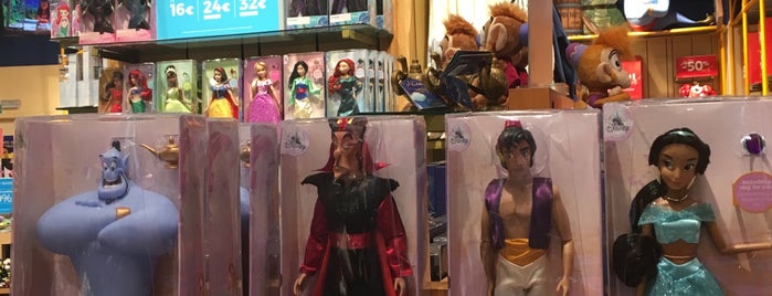 Disney Store is one of Aydınさんのお気に入りスポット.