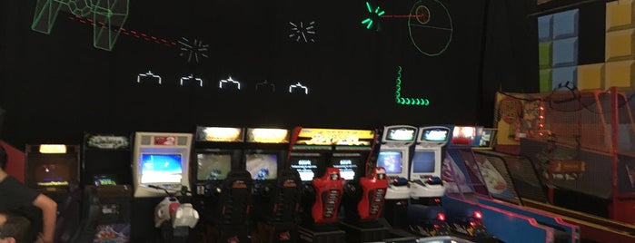 Royce's Arcade is one of Grant 님이 저장한 장소.