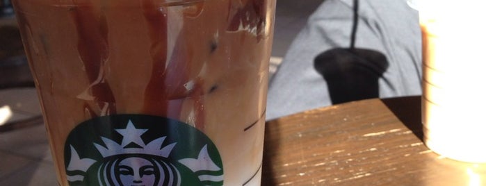 Starbucks is one of Tempat yang Disukai Amanda🌹.