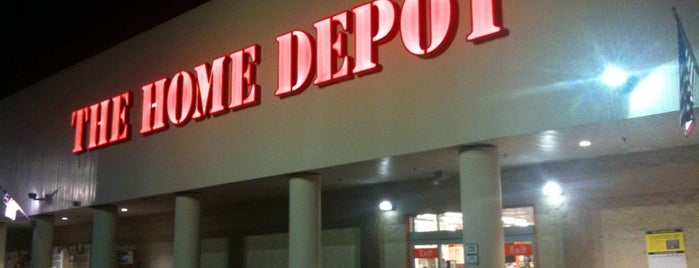 The Home Depot is one of Locais curtidos por Bella.
