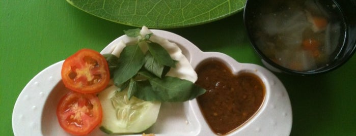 Ayam & Bebek Gepuk Merdeka is one of Wisata Kuliner Samarinda.