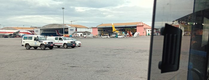 Aeroporto Internacional 4 de Fevereiro is one of Airports 2.