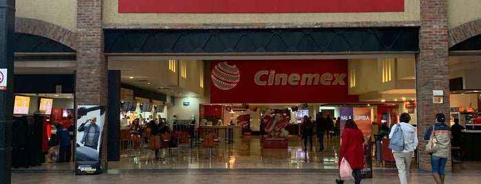 Cinemex Platino is one of Lugares favoritos de Stephania.