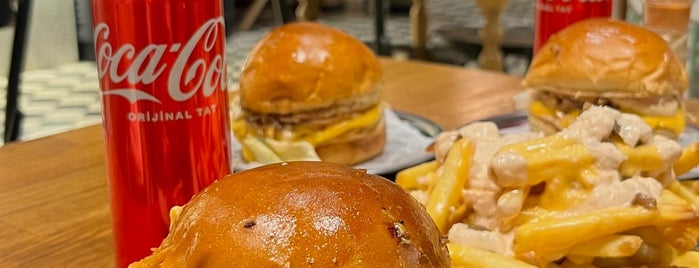 White Burger is one of Hammmburger & Sosisli & Sandviç & Tavuk 🍔🌭🥪🍗🍟.