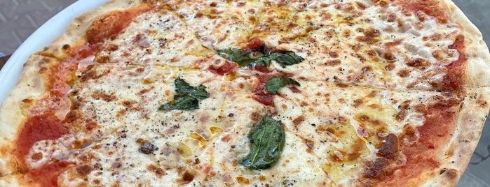 Pizzeria Il Pellicano is one of Ebruさんの保存済みスポット.