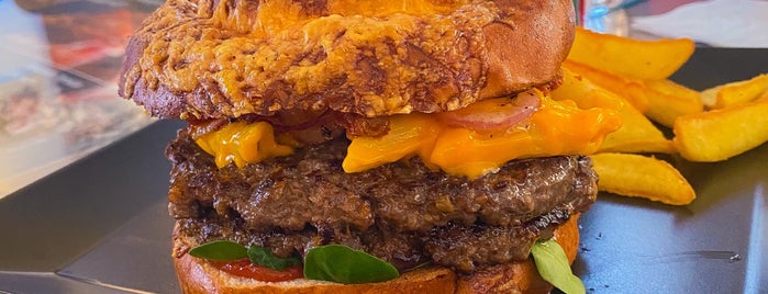 Lucky 7 Burgers & More is one of Wasya'nın Beğendiği Mekanlar.