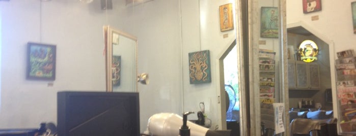 Wet Salon & Studio is one of Orte, die Elia gefallen.