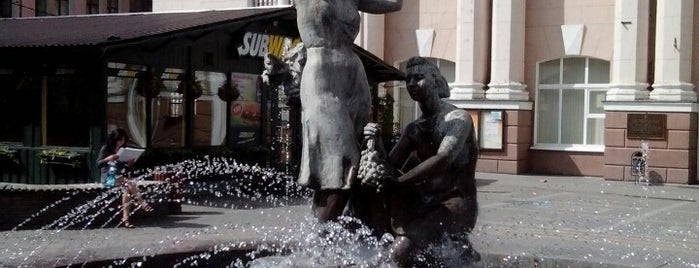 фонтан Сборщицы Винограда is one of สถานที่ที่ Valentin ถูกใจ.