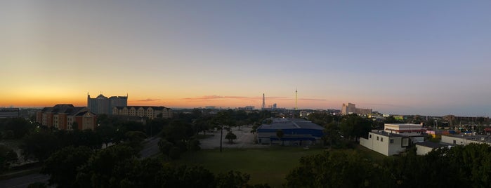 Quality Suites Convention Center Orlando is one of Ivihさんのお気に入りスポット.