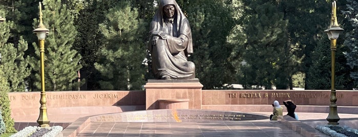 Памятник скорбящей матери is one of Taşkent.