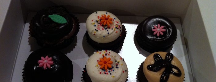 Georgetown Cupcake is one of Locais curtidos por YC.